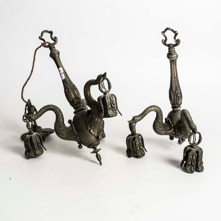 Lote siguiente: Par de apliques de bronce de 2 luces, forma de pato