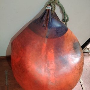 Boya Náutica Grande Naranja y Azul Oscuro con Inscripción 'VD 16' (120x80 cm) - imagen 2