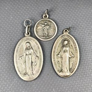 Lote de 3 Medallas Religiosas: Virgen María (2) y San Pancracio, Alpaca - imagen 7