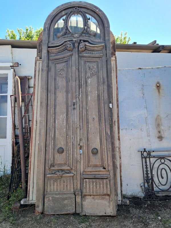 Lote anterior: Puerta antigua de dos hojas con detalles a restaurar