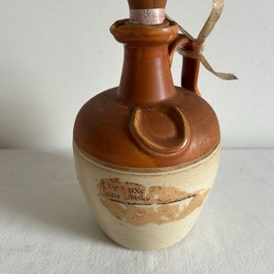Lote anterior: Porrón Antiguo de Cerámica "A. de Luxe Scots Whisky"