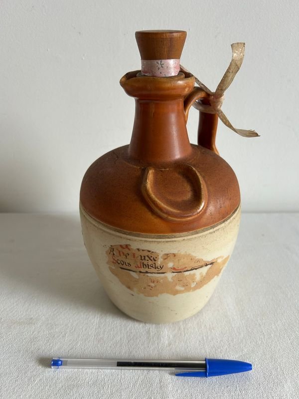 Porrón Antiguo de Cerámica "A. de Luxe Scots Whisky"