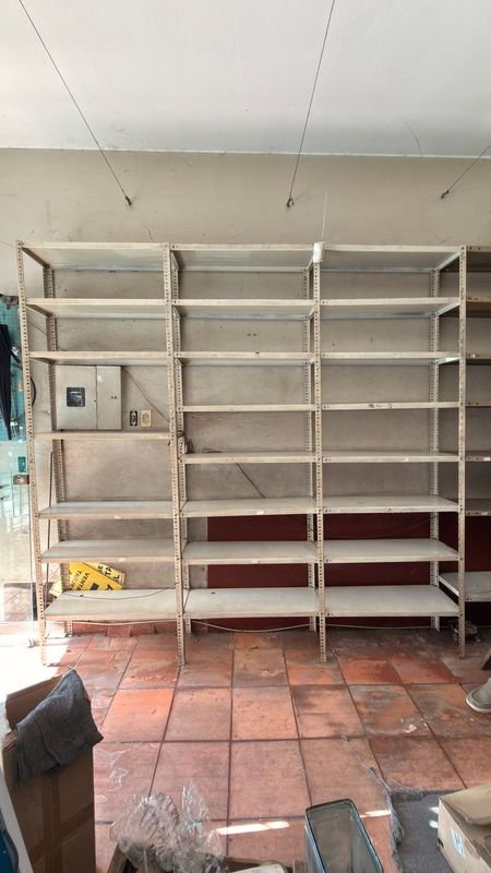 Lote siguiente: Metales para almacenamiento y organización