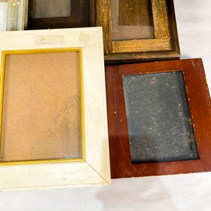Lote de Cinco Portarretratos Vintage de Madera - imagen 2