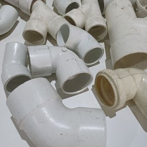 Lote de Conexiones Sanitarias de PVC: Codos, Tes, Ramales y Más - imagen 2