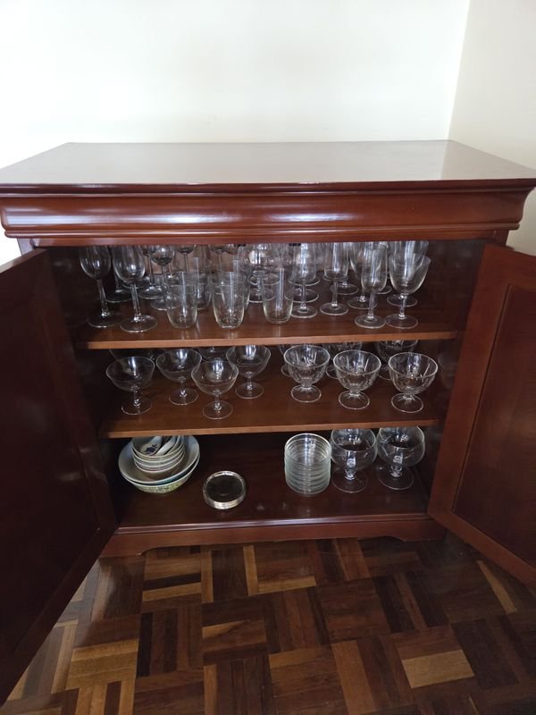 Lote anterior: Gran lote de copas, vasos y vajilla en buen estado