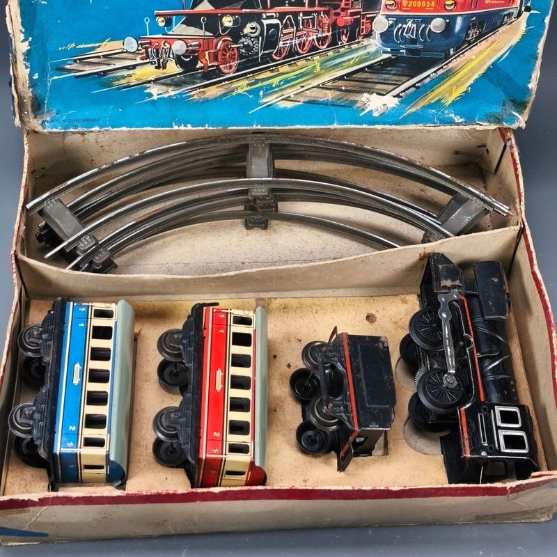Tren de hojalata con mecanismo de cuerda, marca DISTLER, año 1950 - imagen 2