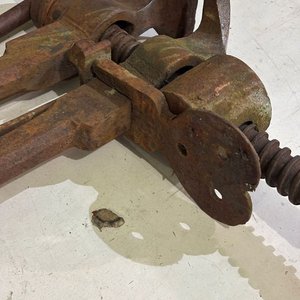 Morsa de Herrero Antigua de Hierro Fundido - imagen 6