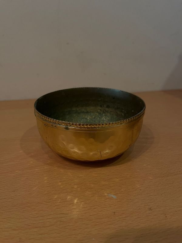 Juego de cobre y madera con detalles ornamentales - imagen 4