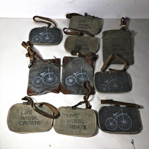 Lote de 10 Carteras para Dama con Diseño de Bicicleta y Frase "Live Work Create" - imagen 1