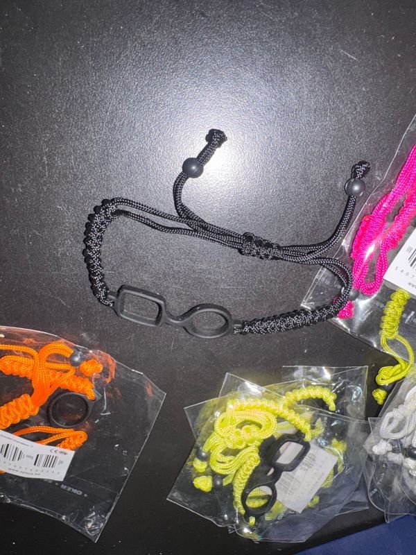 Pulseras de Varios Colores con Diseño de Gafas - imagen 1