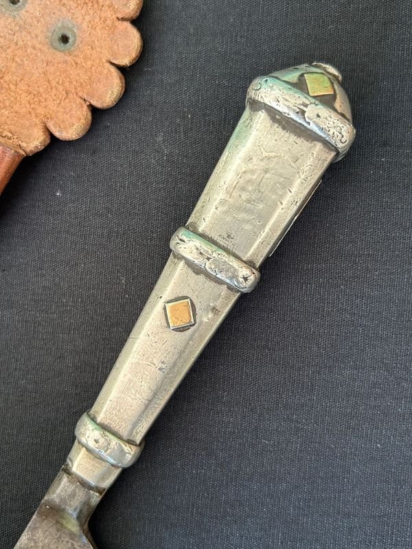 Cuchillo viejo artesanal de alta calidad con detalles únicos - imagen 4