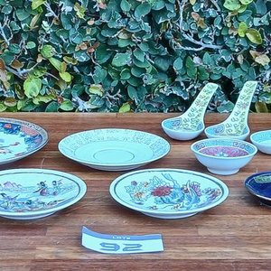 11 Piezas de Cerámica Oriental con Aves, Flores y Figuras - imagen 1