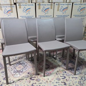 Seis Sillas Tapizadas en Gris - imagen 2
