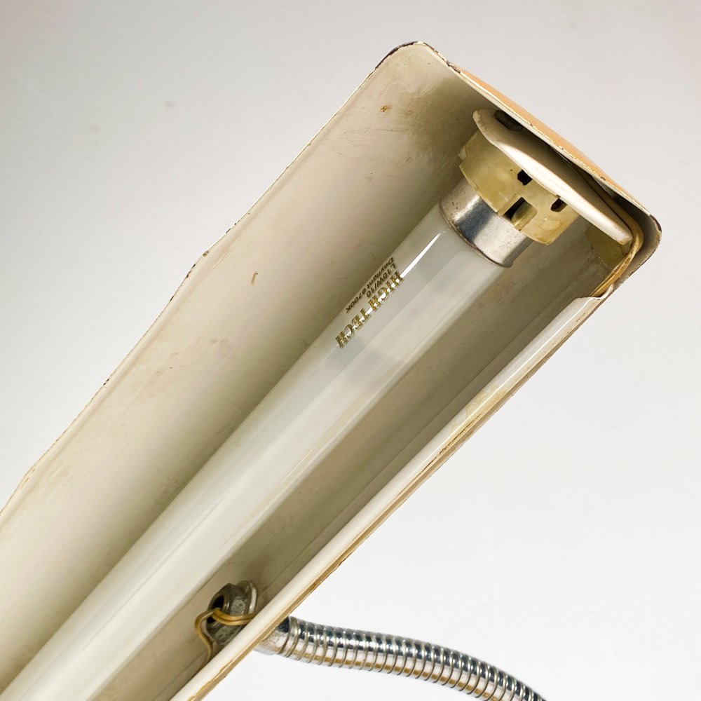 Lámpara de sobremesa con brazo plegable y luz color mostaza - imagen 2