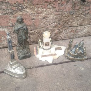 Lote anterior: Lote de 4 Adornos Coleccionables: Mitad del Mundo, Basílica Sacré-Cœur, Virgen María y Faro