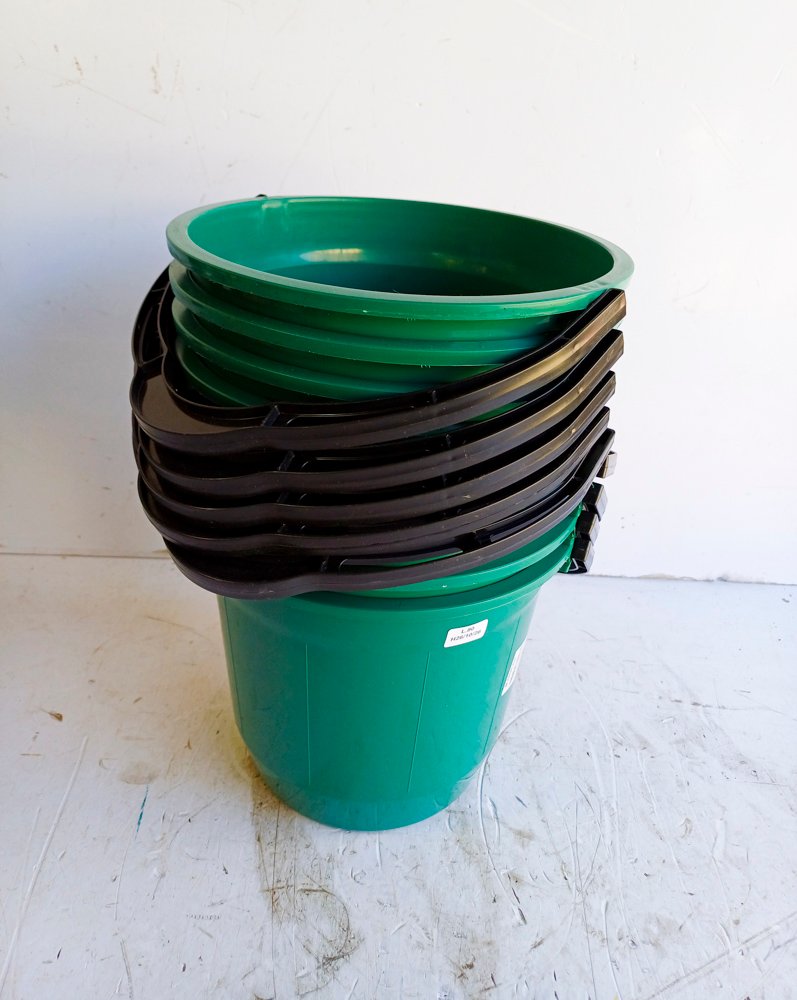10 Baldes Plástico Verdes con Asas Negras