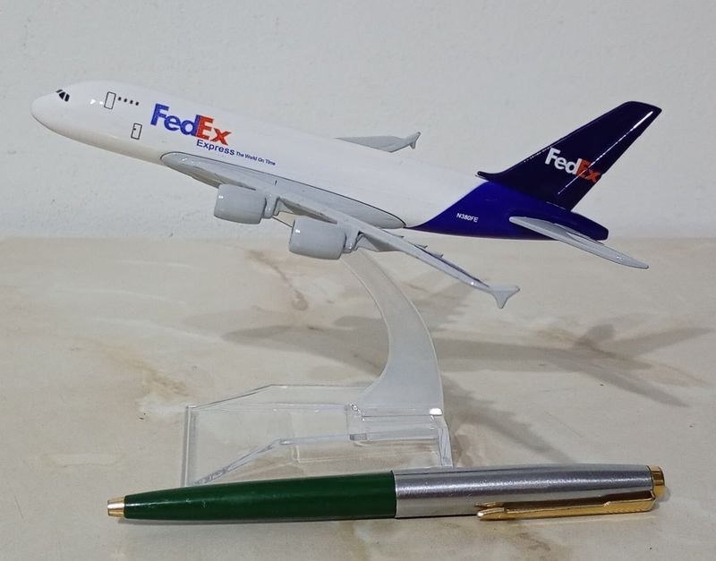 Lote anterior: Avión Boeing 747 modelo de FedEx a escala