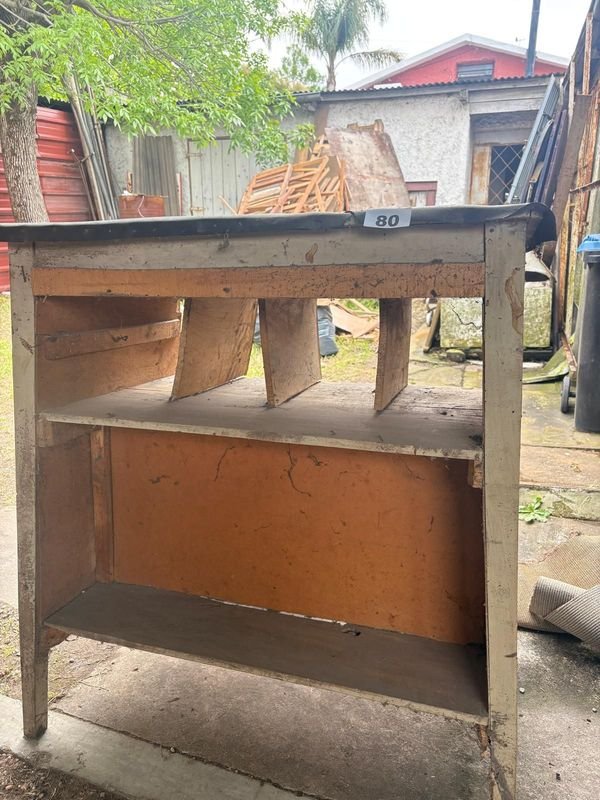 Mesa de Trabajo Antigua de Madera con Estantes