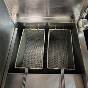 Lote #035 – Fritador a gas en Ac/Inox 304, con dos canastos y canilla – 40x69x89cm - imagen 3