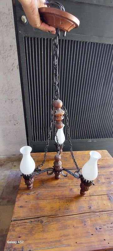 Lámparas de tres luces en madera tallada y hierro forjado - imagen 3