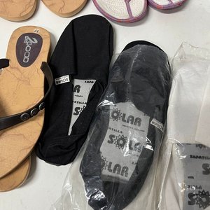 Lote de 14 Pares de Calzado: 7 Pares de Alpargatas y 7 Pares de Chinelas - imagen 7