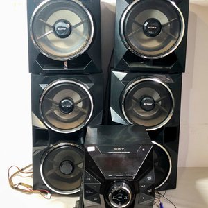 Lote siguiente: Equipo de Audio Sony HCD-GPX88 con Bluetooth y 4 Parlantes