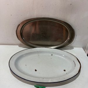 Lote anterior: Fuente esmaltada blanca y fuente metálica ovaladas