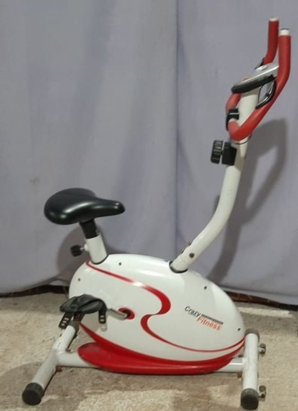 Bicicleta Fija "Crazy Fitness" Blanca y Roja