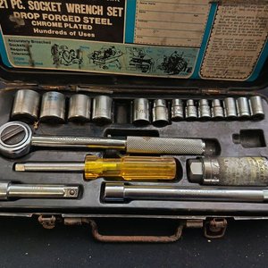 Juego de Llaves de Tubo Antiguo con Criquet y Valija de Metal - imagen 2