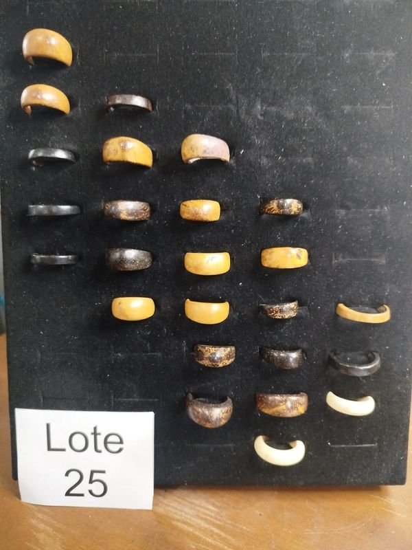 Lote de 25 Anillos de Madera de Coco Natural