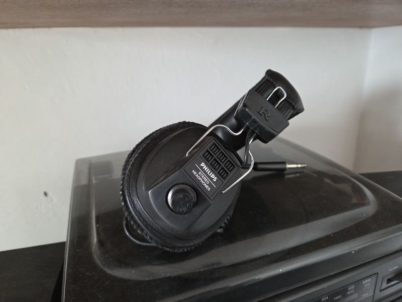 Equipo de audio Goldstar y audífonos Philips en venta - imagen 2