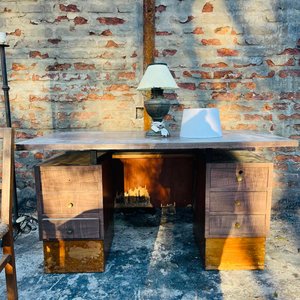 Lote de Muebles: Escritorio, Silla, Lámpara de Pie y Rack Rodante - imagen 2