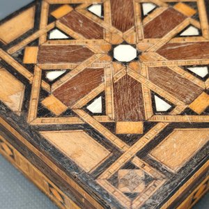 Lote de 4 Cajas Decorativas: Caja Secreta Japonesa, 2 Alhajeros (Marquetería y Khatam Kari) y Fosforera Doble - imagen 14