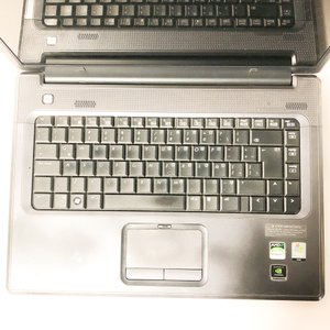 Laptop Compaq Presario F500 con Cargador (No Enciende) - imagen 3