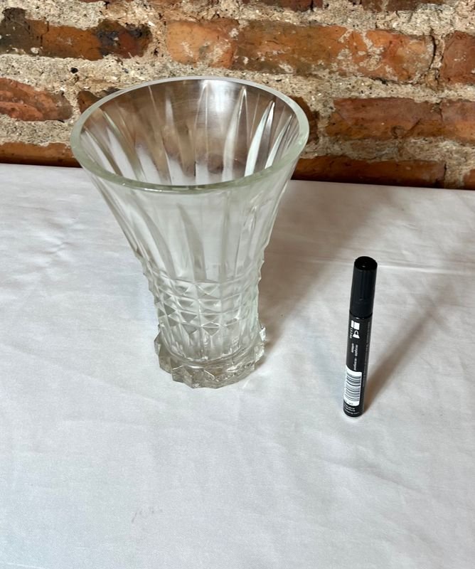Florero de Vidrio Prensa con Base Maciza