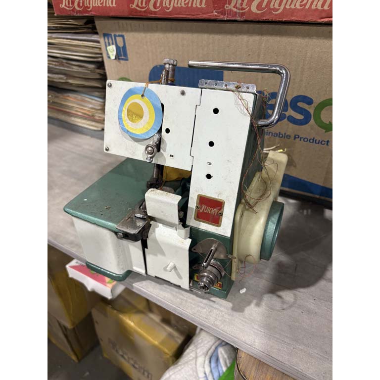 Lote siguiente: Máquina de coser Overlock, a la vista, puede tener faltantes