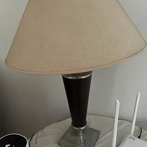Lámpara de Mesa La Platina Madera y Metal - imagen 3