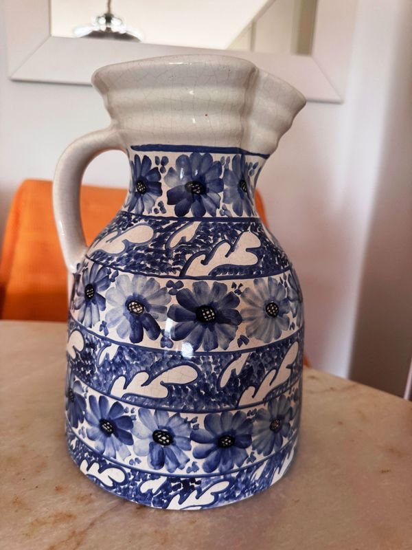 JARRA CERAMICA ESTILO PORTUGUES - BLANCA CON MOTIVO DE FLORES AZULES - imagen 2