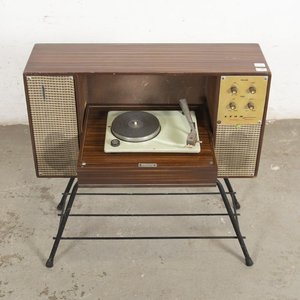 Tocadiscos Lyon con Base Metálica y Detalles Vintage - imagen 2