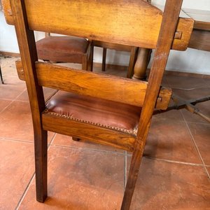Mesa Rústica de Madera con 5 Sillas de Cuero - imagen 11
