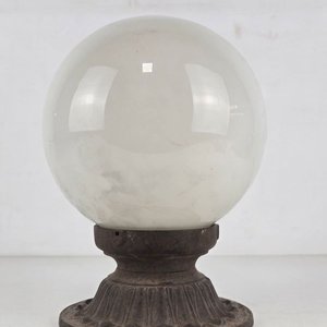 Aplique de Hierro con Globo de Vidrio - imagen 2