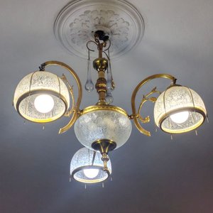 Lote siguiente: Araña de Techo Clásica en Bronce y Vidrio con 4 Luces