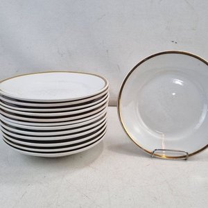 Juego de 13 Platos Hondos de Porcelana Olmos Uruguayos con Borde Dorado - imagen 1