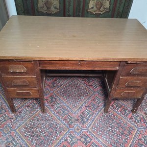 Escritorio Antiguo de Roble con Tapa de Chapa y Cajones - imagen 3