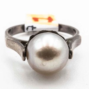 Lote siguiente: Anillo de Plata con Perla Gris