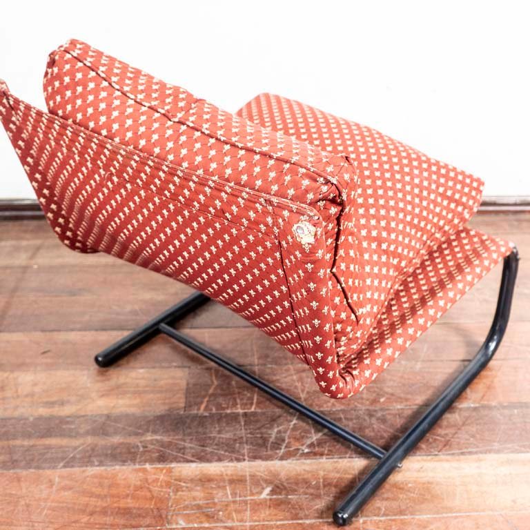 Sillón bajo de diseño moderno con detalles en el tapizado - imagen 3