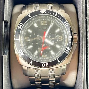 Reloj Pulsera Guess Malla Metálica Esfera Negra - imagen 2