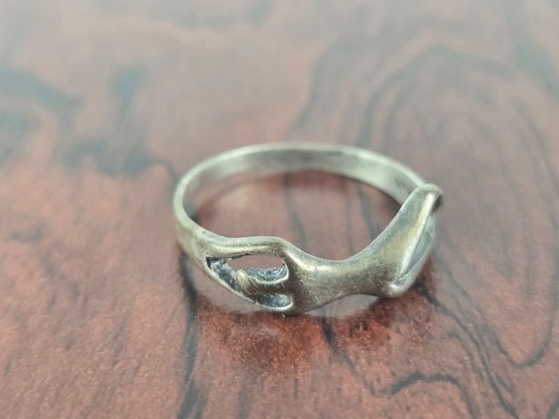 Anillo Antiguo de Plata con Diseño Abstracto