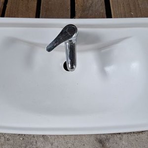 Bacha de Baño Blanca con Grifería - imagen 3